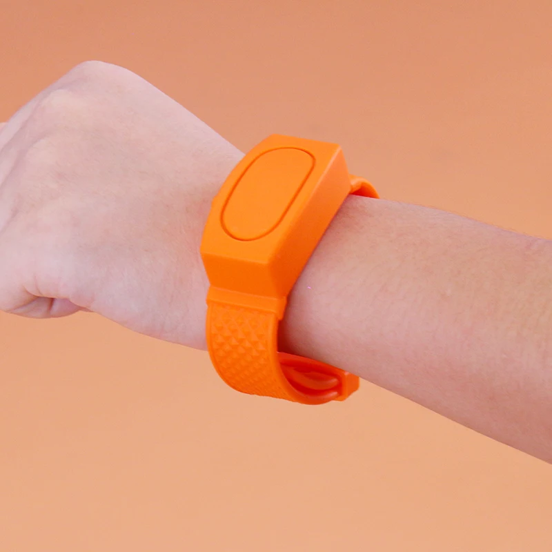 
Portable silicone Refillable Hand Sanitizer Wristband Silicone Wristband Hand Sanitizer Dispenser Bracelet with bottle Pumps 