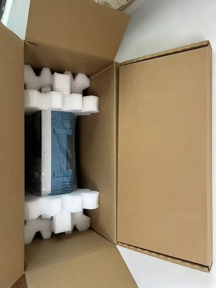 Tektronix TBS2104B Digital Oscilloscope with 4 TPP0200 probe new*