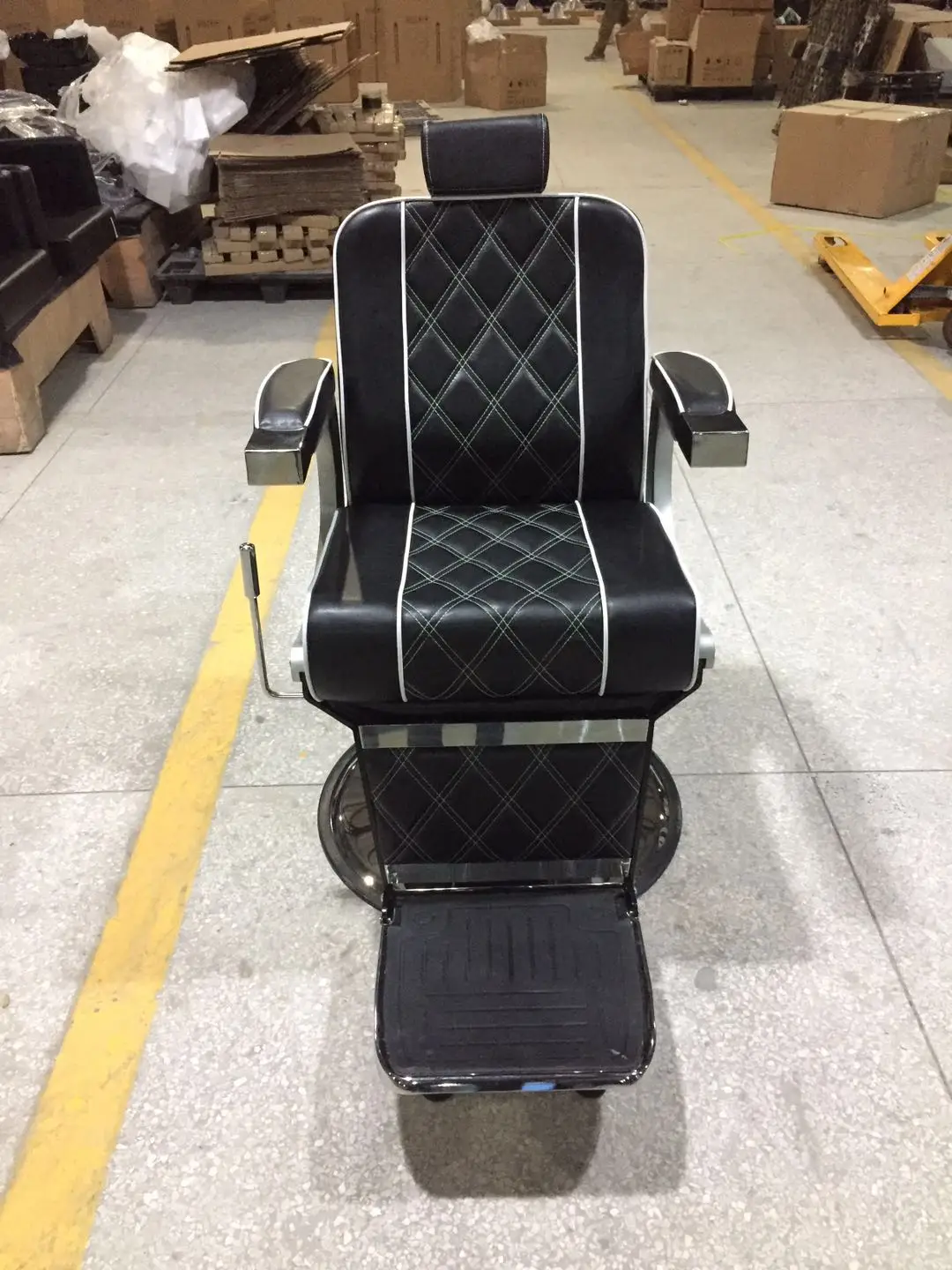 Black Classic Shape Hydraulic Barber Chair Leather Diamond Pattern Embroidery Salon Furniture Hairdresser Barber Chair