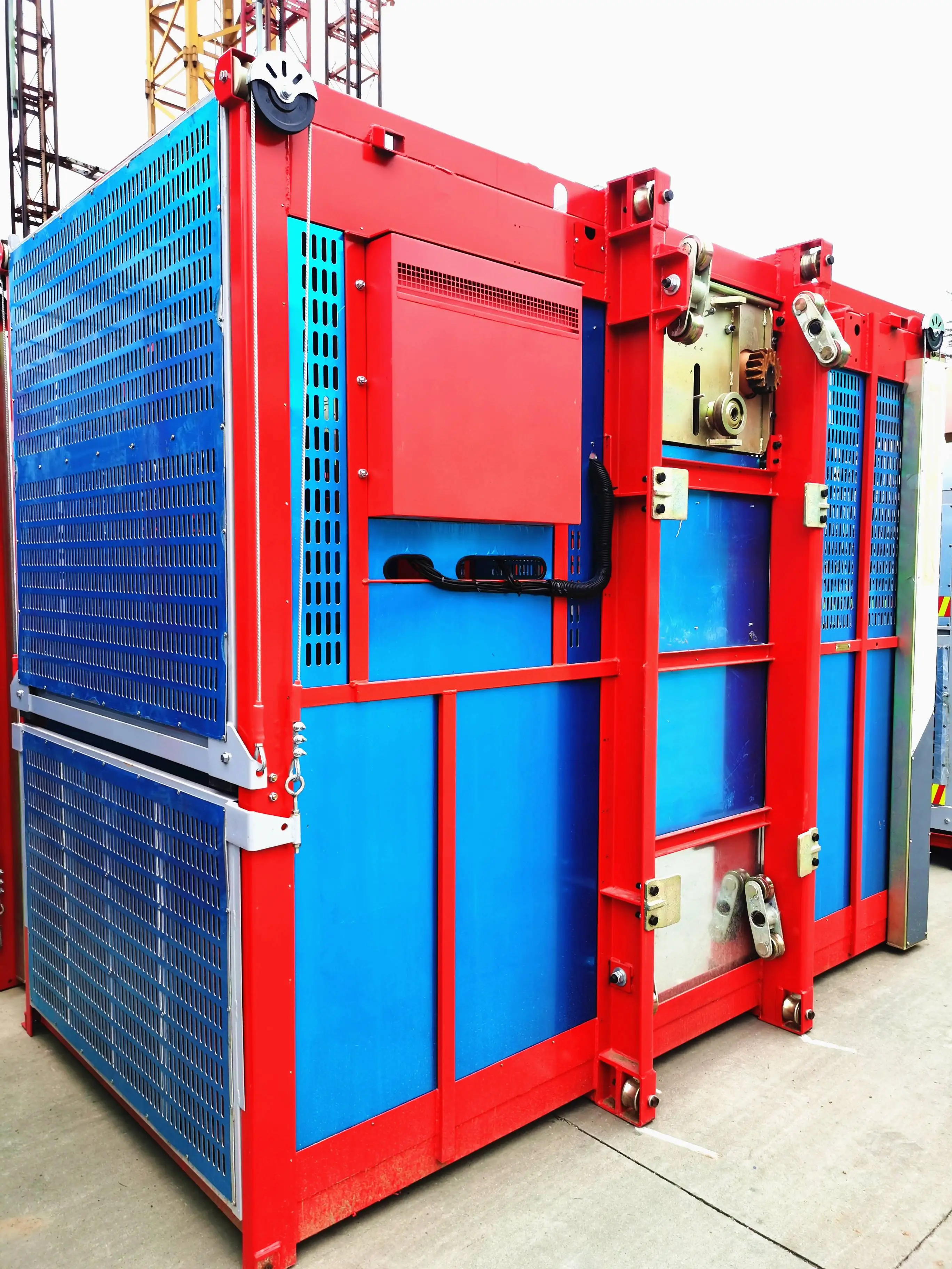 China cheap price hot sale construction lifting crane hoist for building