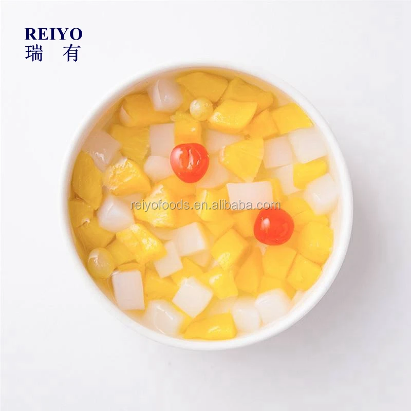 Различные консервированные фрукты в сиропе