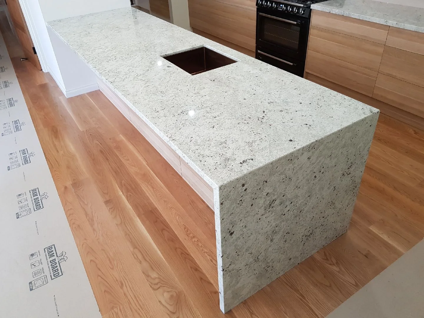 BOTON STONE Factory Polished Cheap White Countertops Worktop Kitchen Granite Benchtops