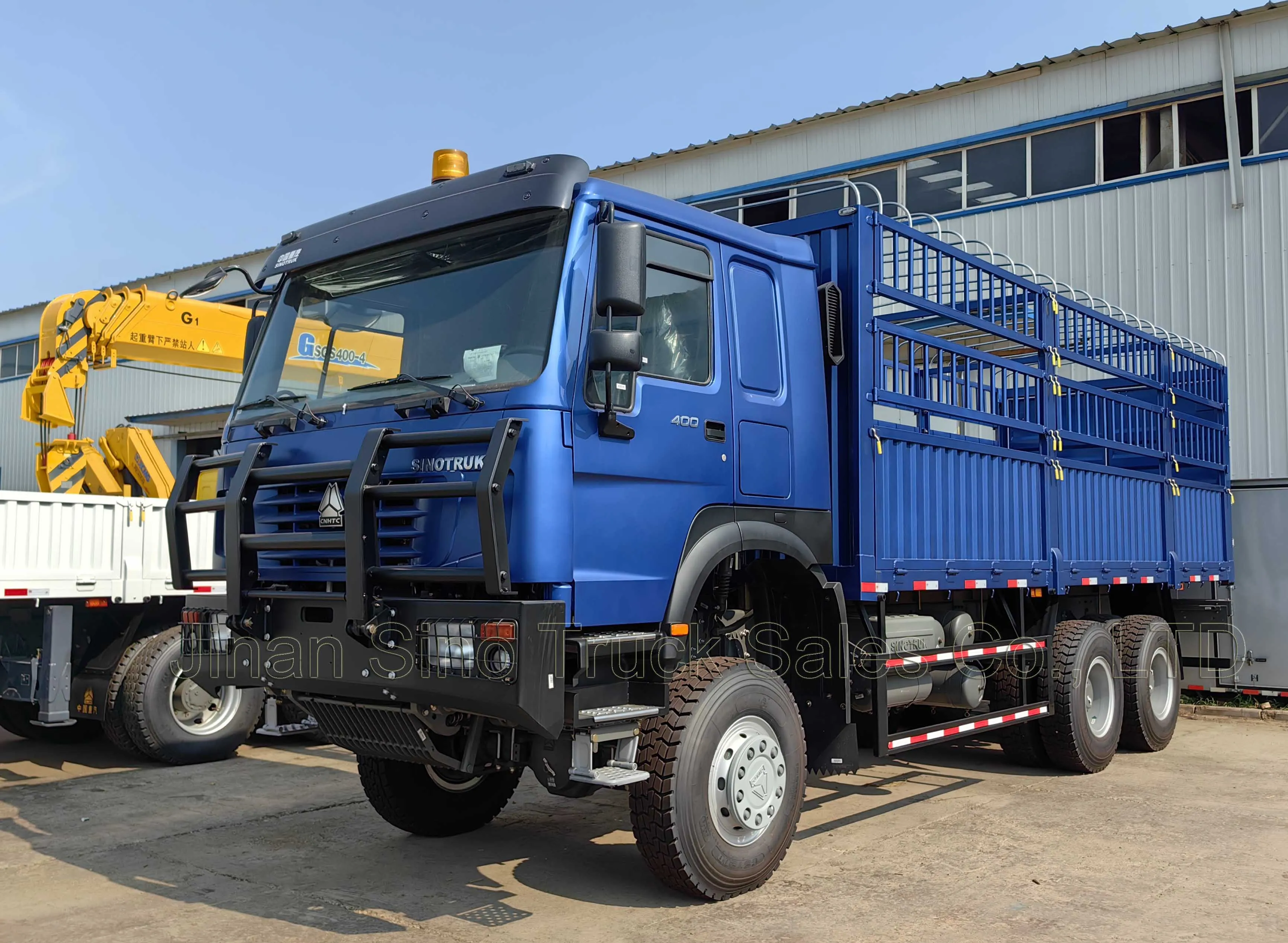 All wheel driving Sinotruk Howo 6x6 400hp 25 ton fence cargo truck stake truck for sale