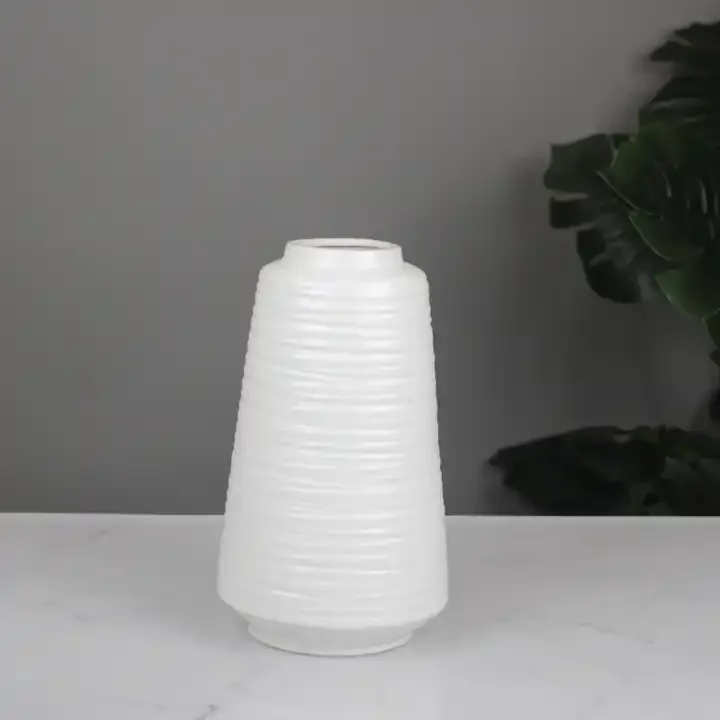 Nordic style  Ceramic Flower Vase Vintage Table Porcelain White Vase for Living Room Indoor Home Decoration