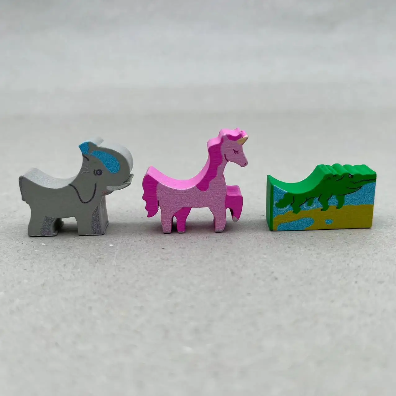 OEM Custom Wooden Meeples for game wholesale wooden house and hotel for board game