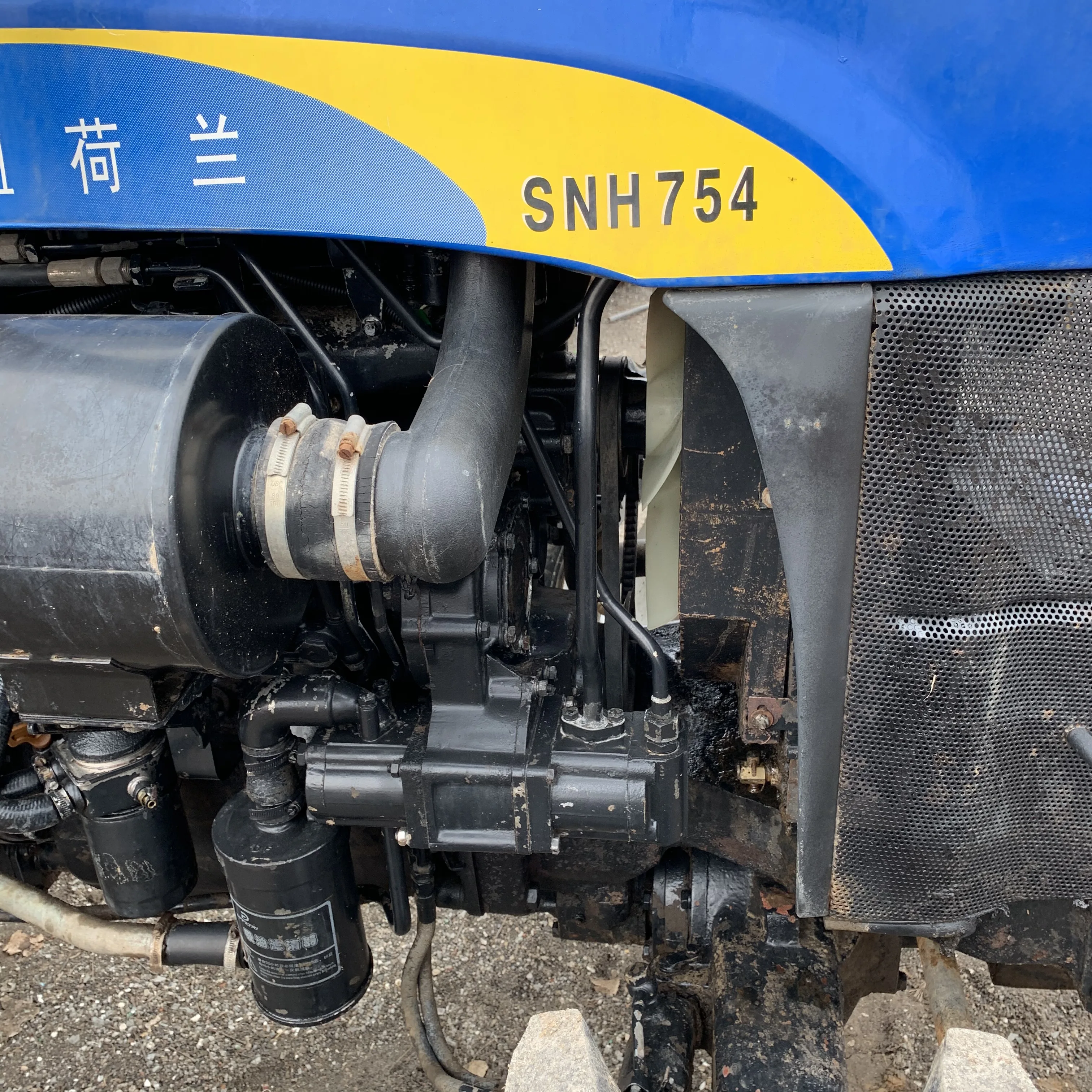  Б/у фермерское оборудование Shanghai трактор SNH 704 754 TT75 на