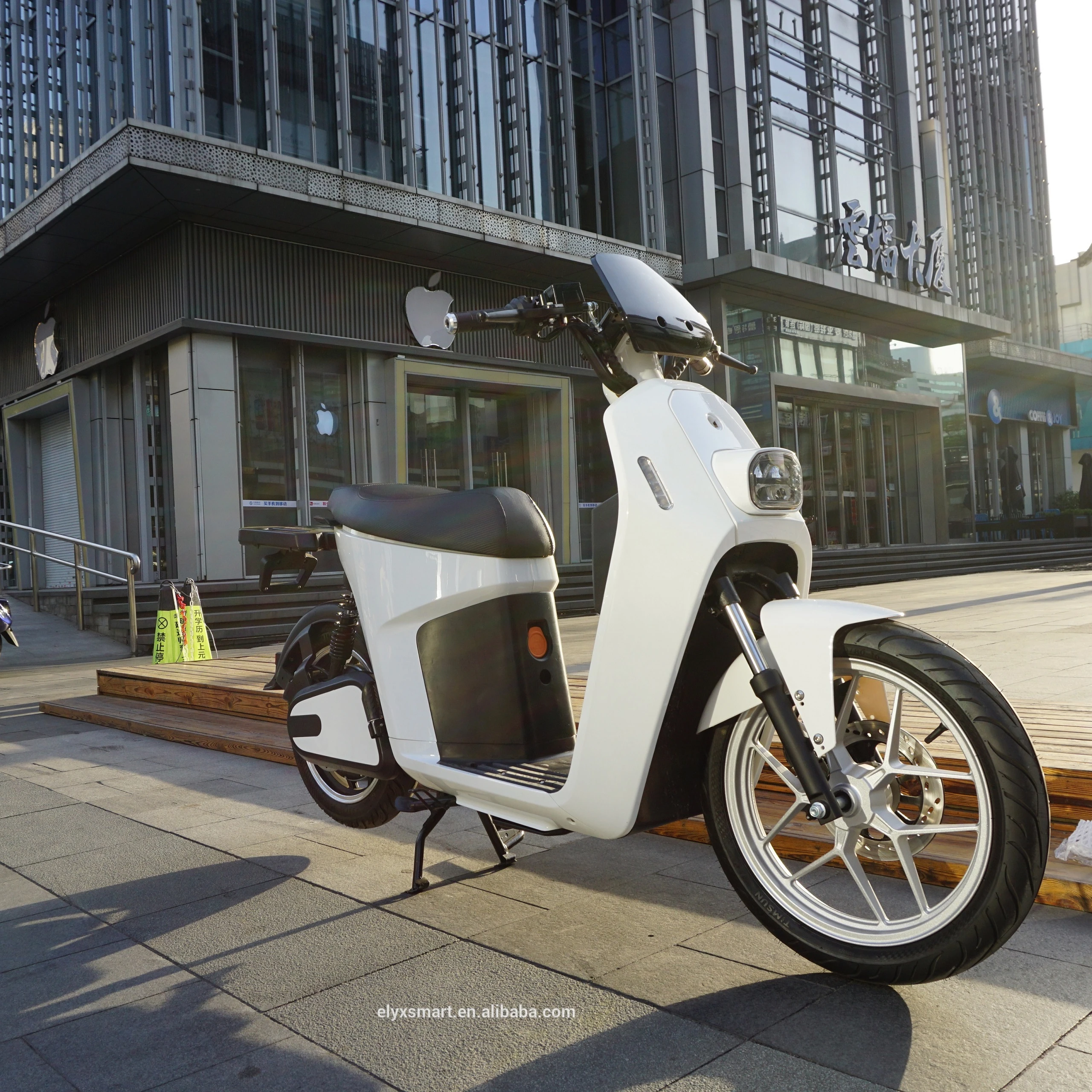 14 Inch Wheel COC EEC Certified Food Delivery Electric Scooter High Speed Motorcycle 2000W Electric Motorcycle Scooters