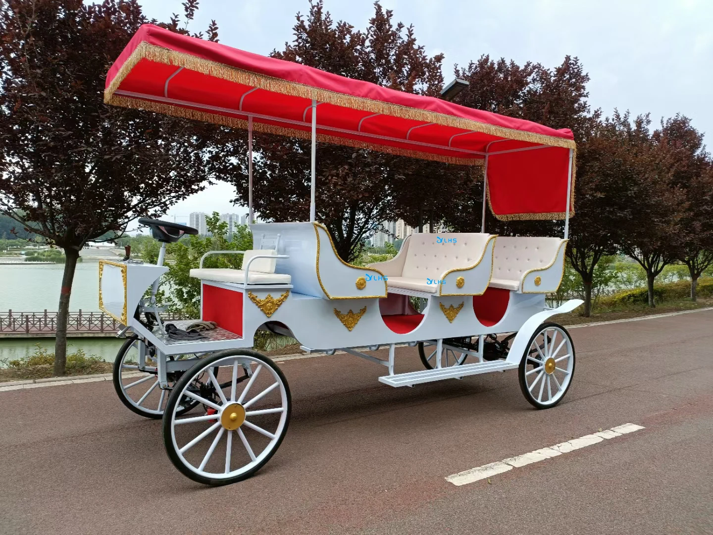 Electric sightseeing horseless carriage/White Pumpkin Horse Cart buggy/Cinderella Wedding carriage on sale