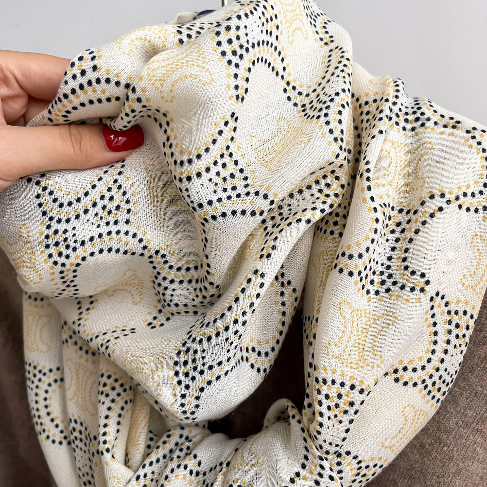 High Quality Luxury Designer Brand Logo Printed Cotton Wool Scarves Fashion Lady Stylish Beach Cover Shawls Muslim Women Hijabs