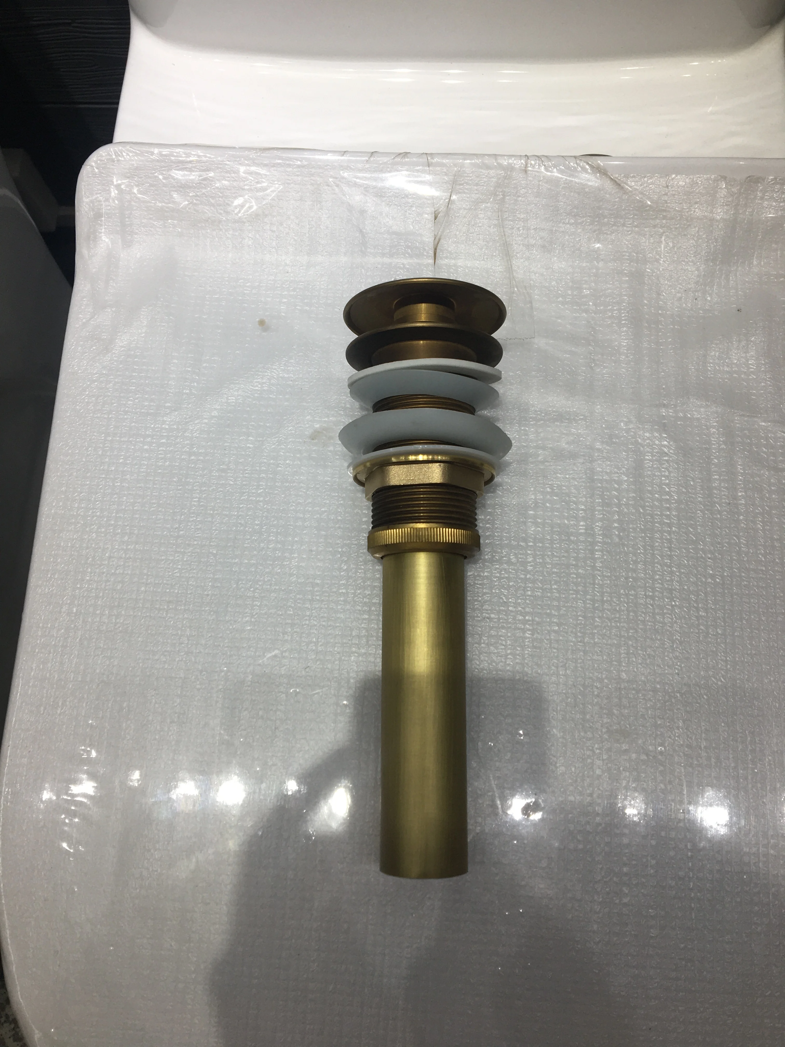 Good Quality Brass Bathroom Accessories Economical Wash Basin Drain Fittings with Stainless Steel Outlet Pipe