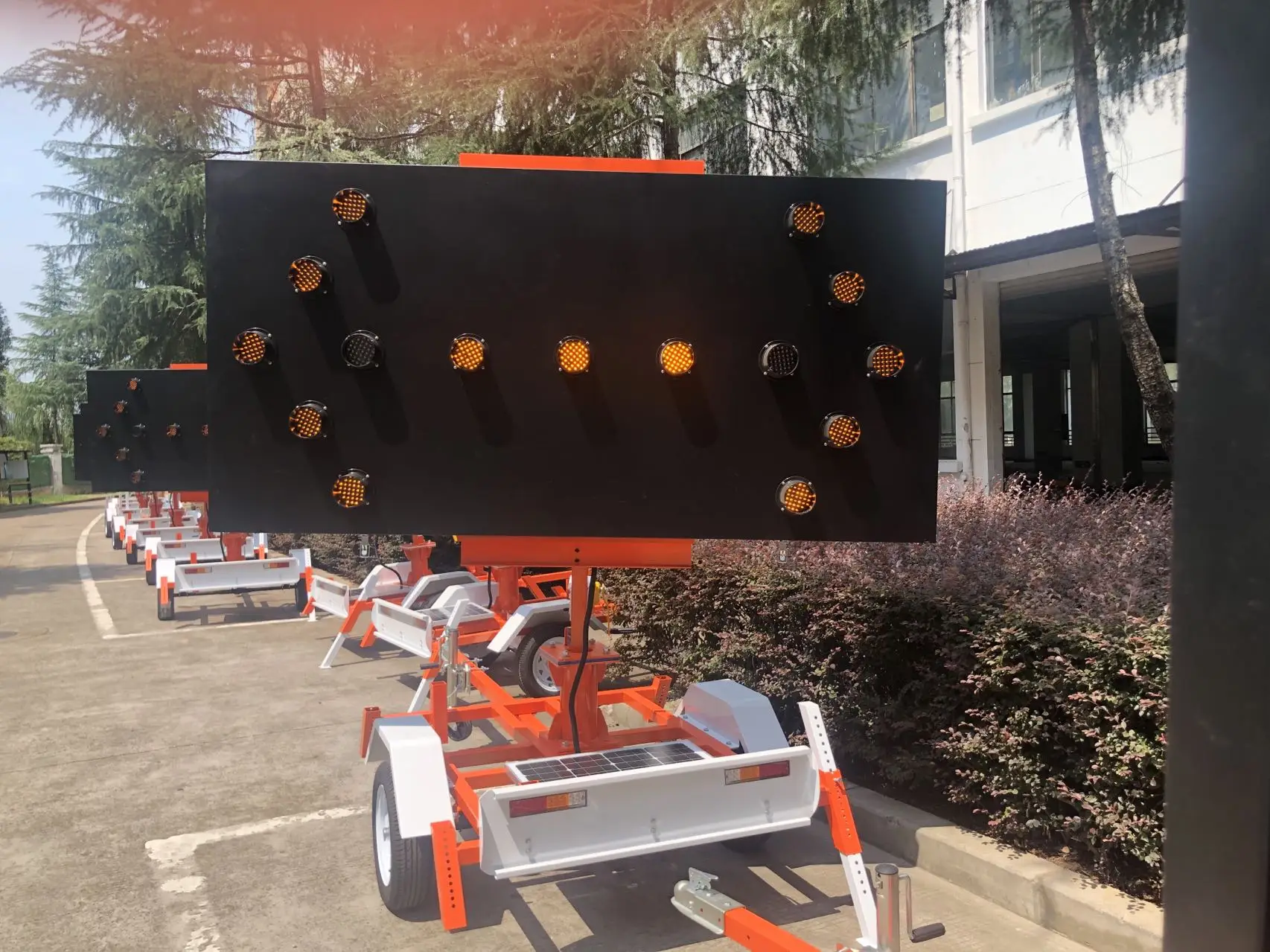 Traffic Lights Panel Sign  LED Flashing Solar Arrow  Boards Trailer