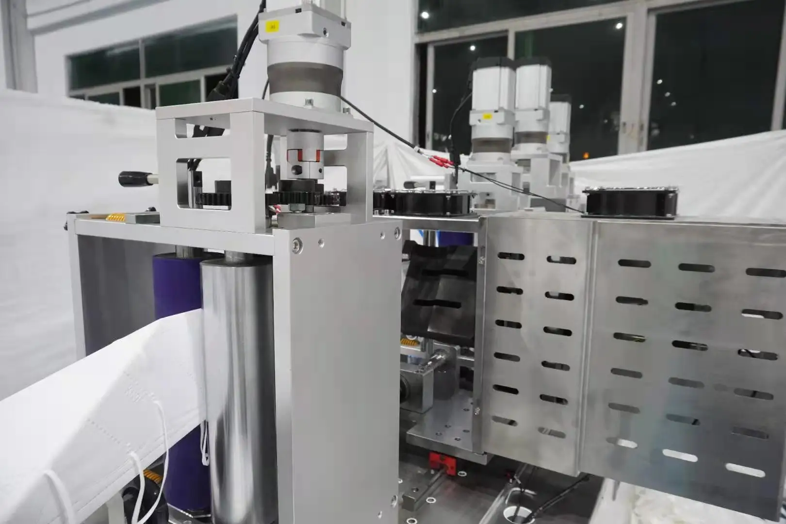 Automatic face mask machine Disposable Surgical Medical KN95 Face Mask Making Machine for kn95 and N95 face mask