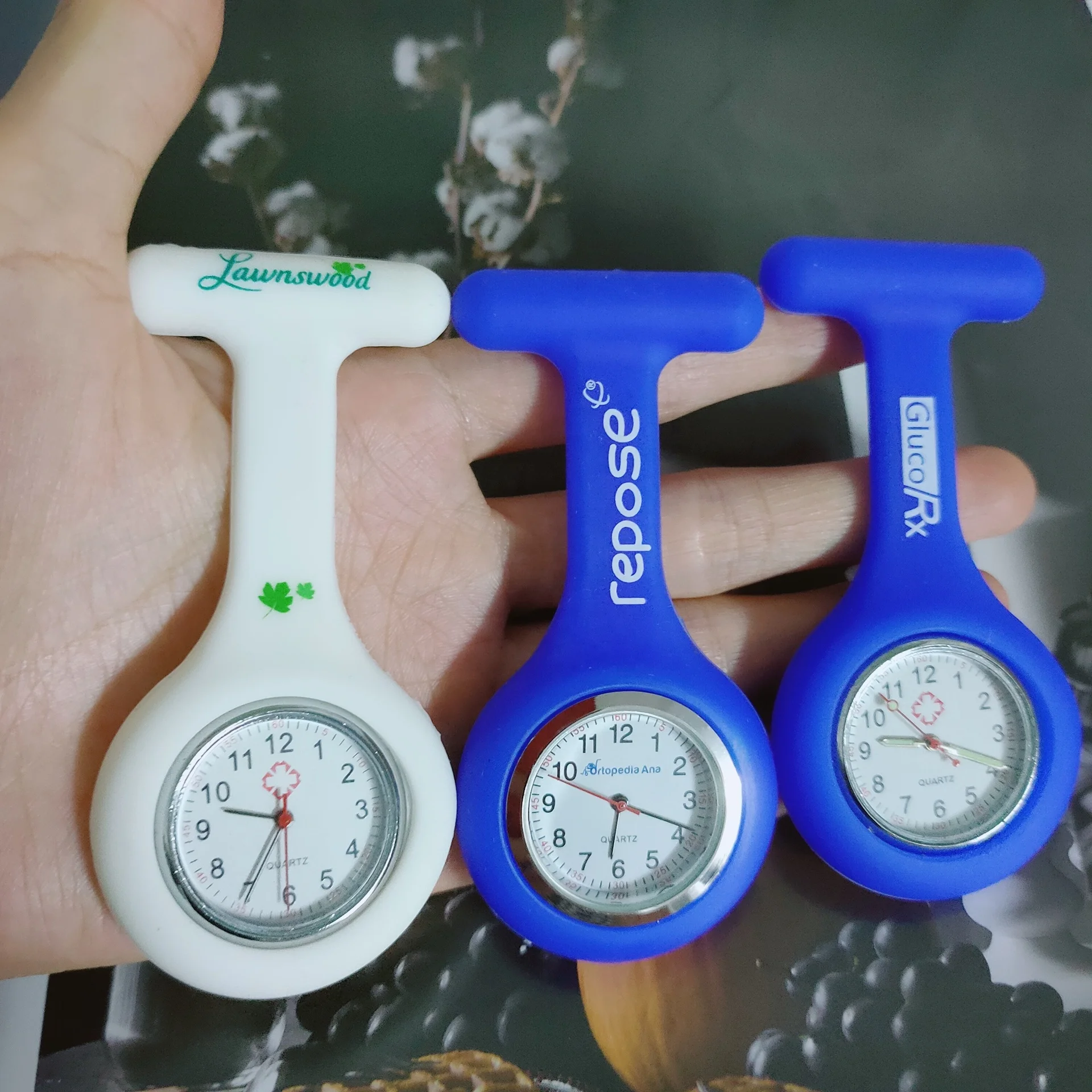 Custom 15 Colors Available Print Nurse Brooch Fob Colorful Portable Waterproof Quartz Po Pocket Watch Fob Silicone Nurse Watch