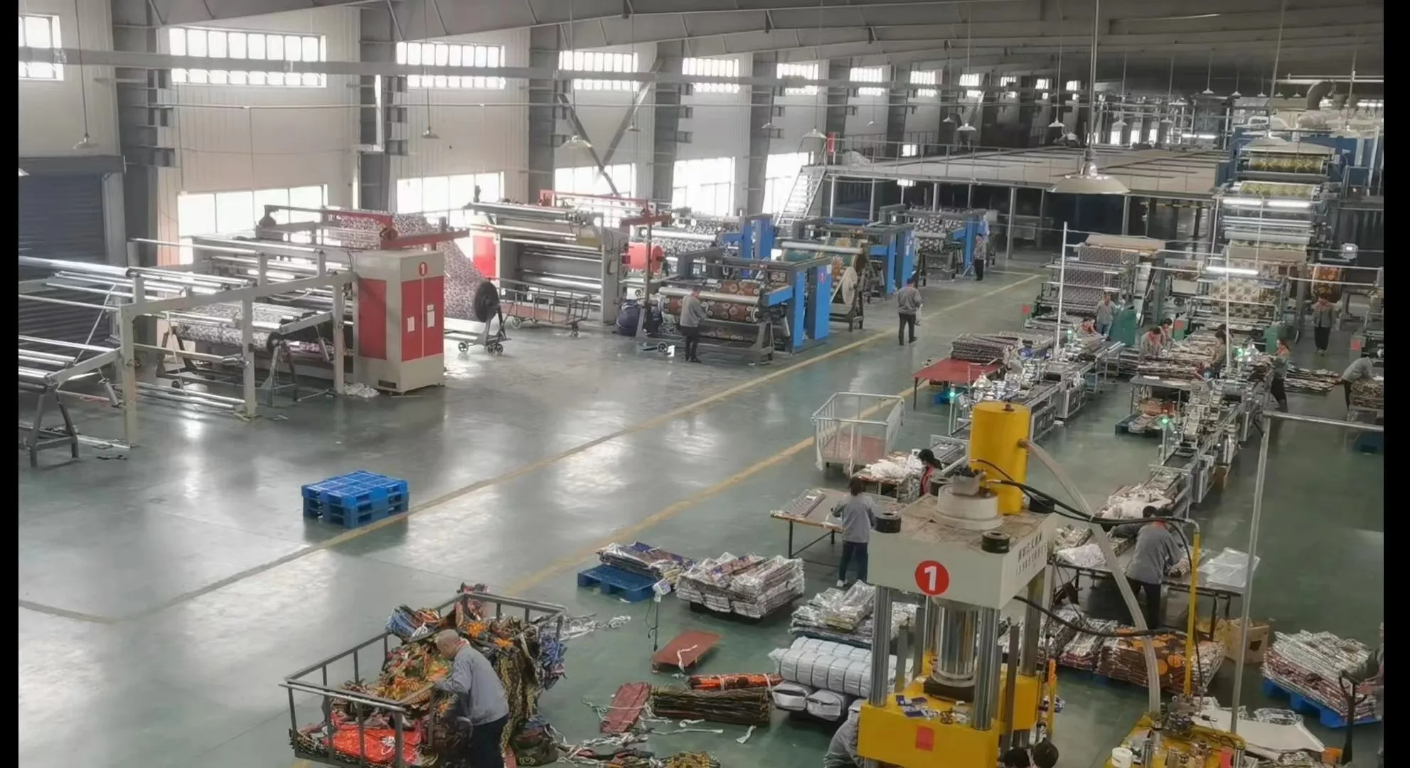 Полностью автоматическая новая продукция Китай удобная прочная машина для тиснения ткани одежды