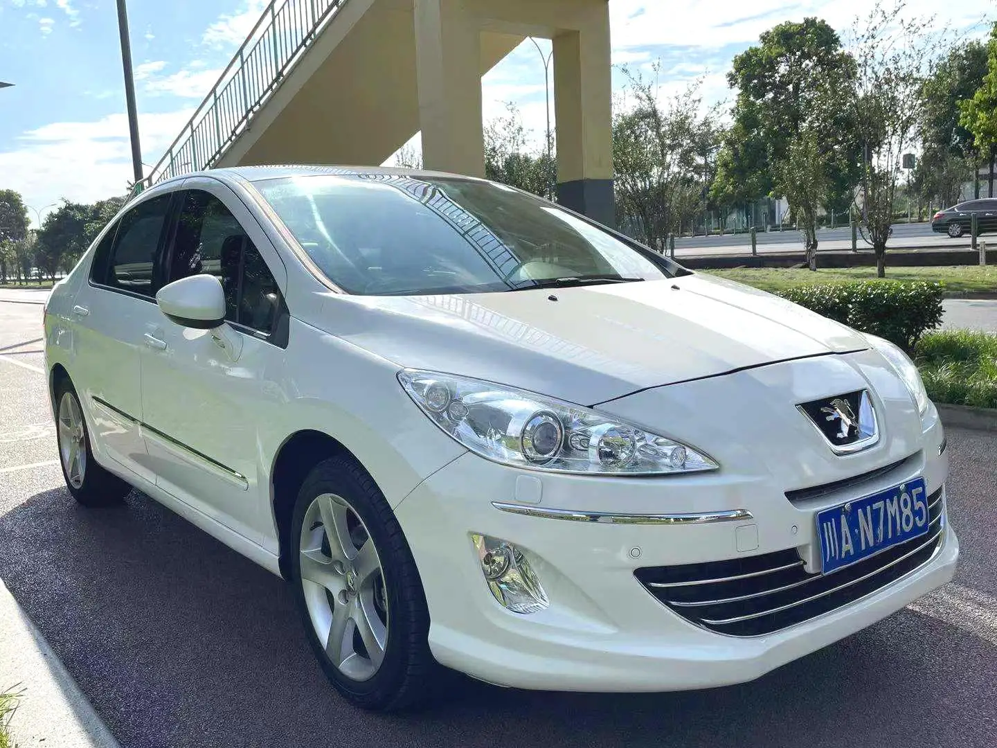 Used Cars dongfeng Peugeot 2010 vehicle cheap for wholesale