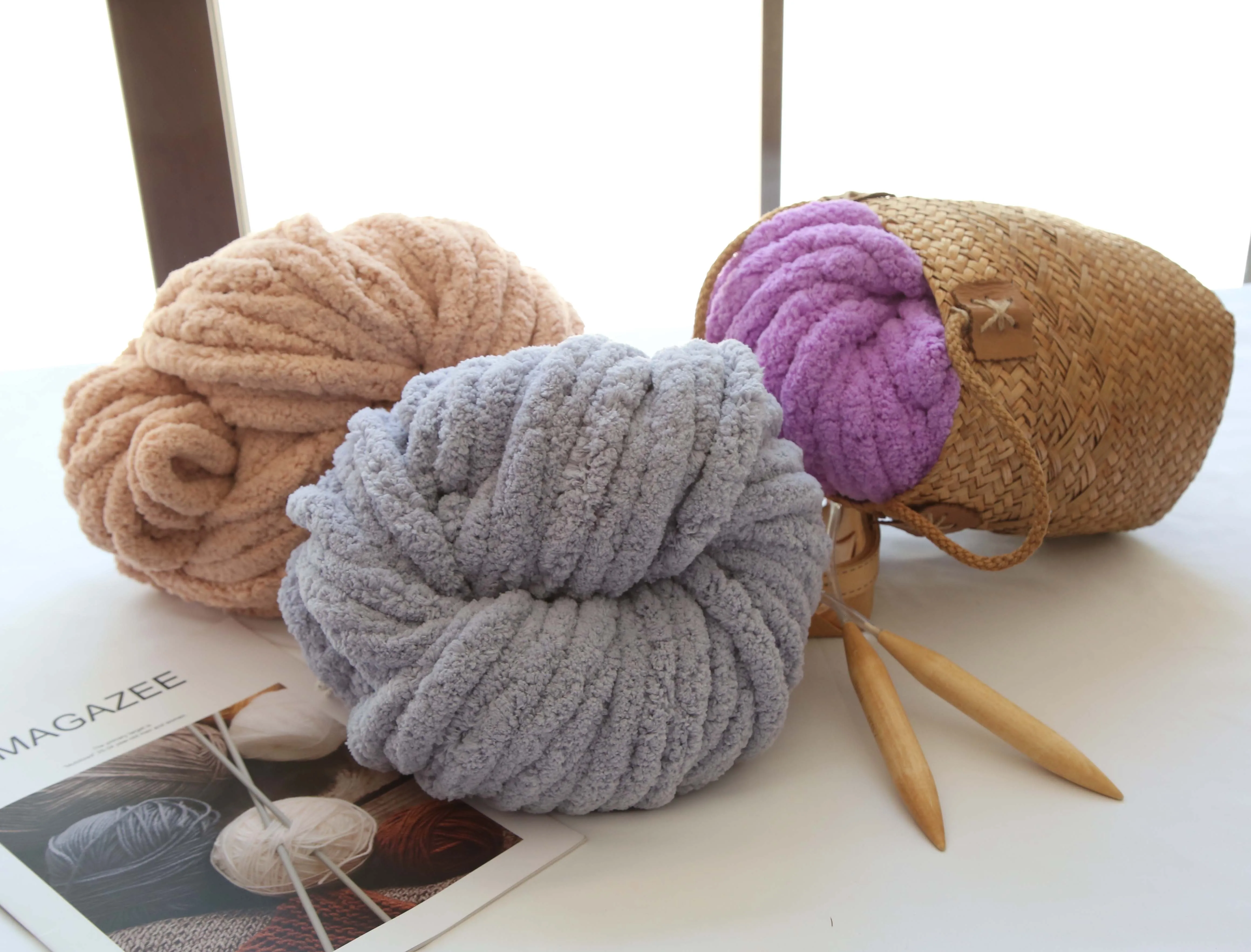 China Manufacturer Wholesale Chenille Chunky Yarn Handmade Throw Big Blanket For