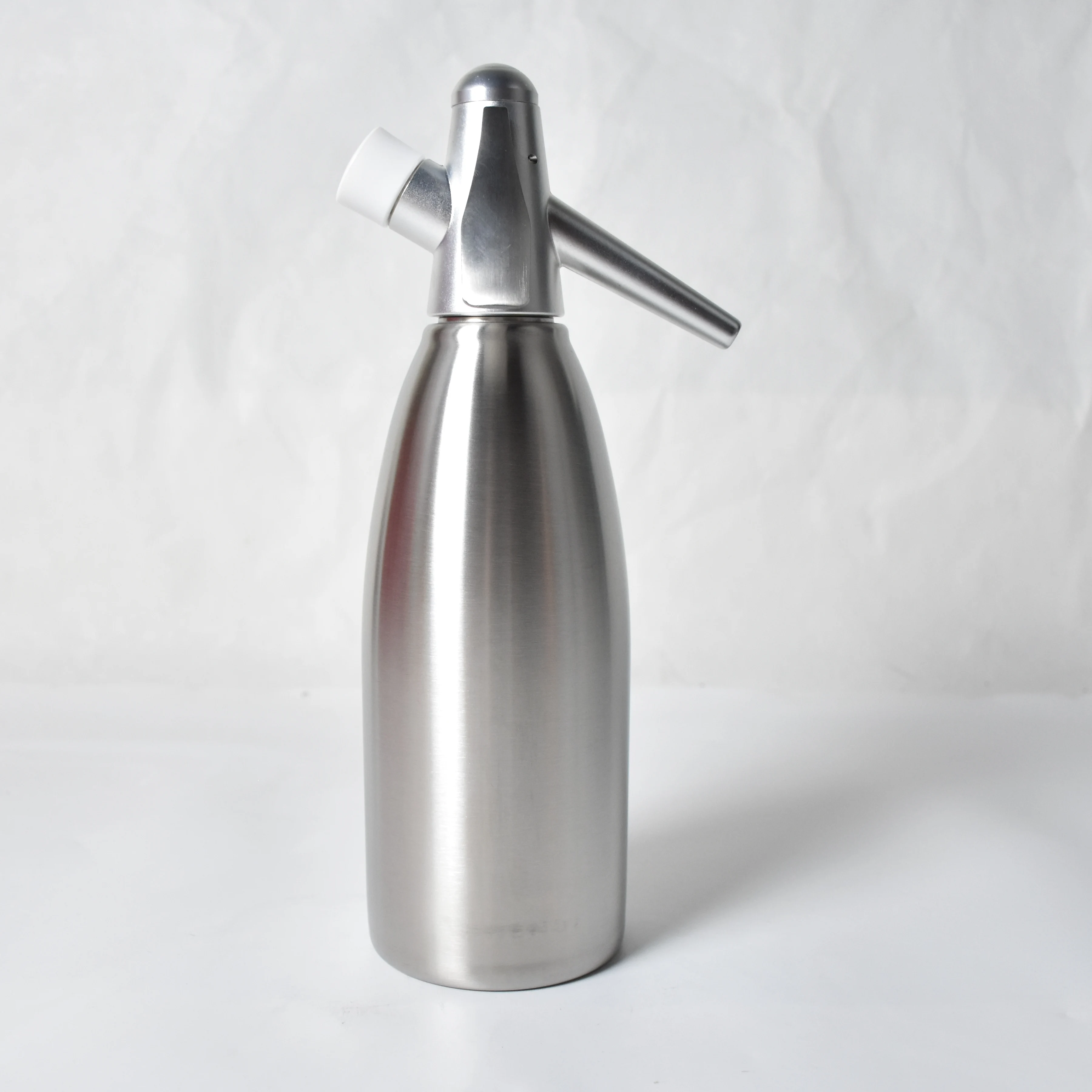 Professional manufacturer Customized Versatile Cost-effective Aluminum 2 pint  Soda Whipper Whip Soda Dispenser