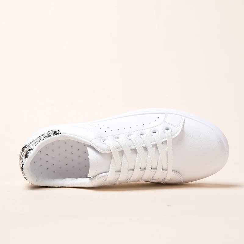 Женские кроссовки на плоской подошве, модная брендовая дышащая женская обувь, Повседневные Удобные женские кроссовки белого цвета