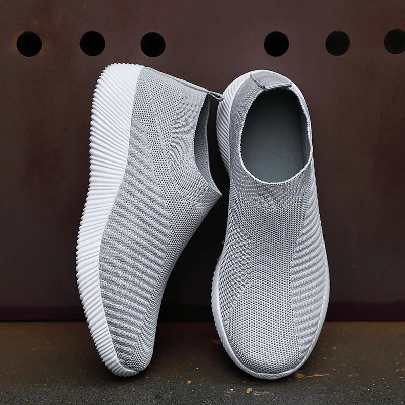  Low MOQ Slip On Knitting Sport Shoes Wholesale Price Casuals Zapatos Custom Cheap Ladies Slip-On Footwear Casual