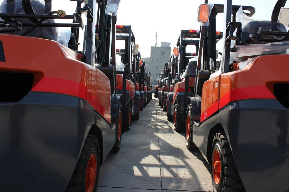 China Supplier Wholesale Counterweight SOCMA FD30T Japanese Diesel Engine Forklift