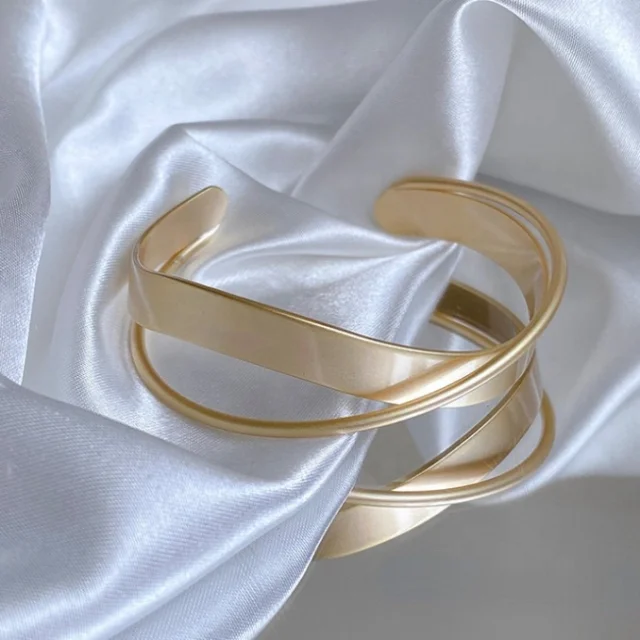 High-end matte gold irregular metal bracelet bracelet for women ins niche design gold  bracelet temperament fashion jewelry
