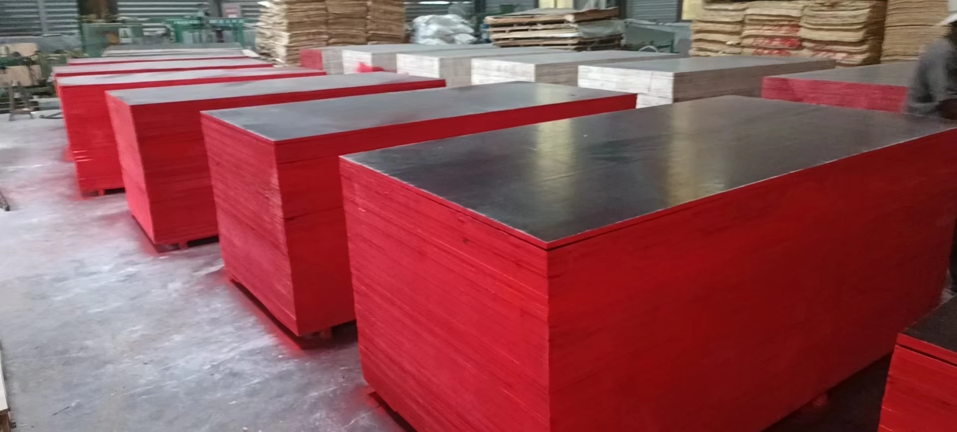 Wholesale China Factory 18mm Brown/Black BP Film Faced Plywood For Construction