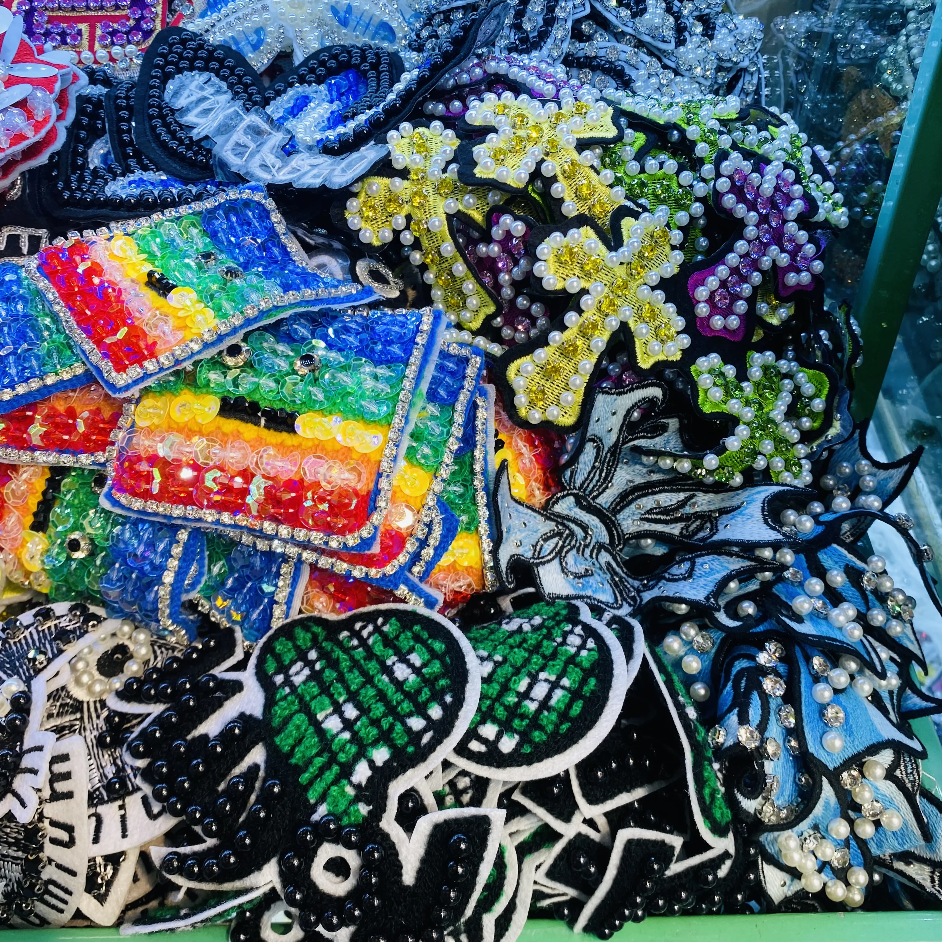 Famous Brands Patch Handmade Badges Appliques logo Stock Patches