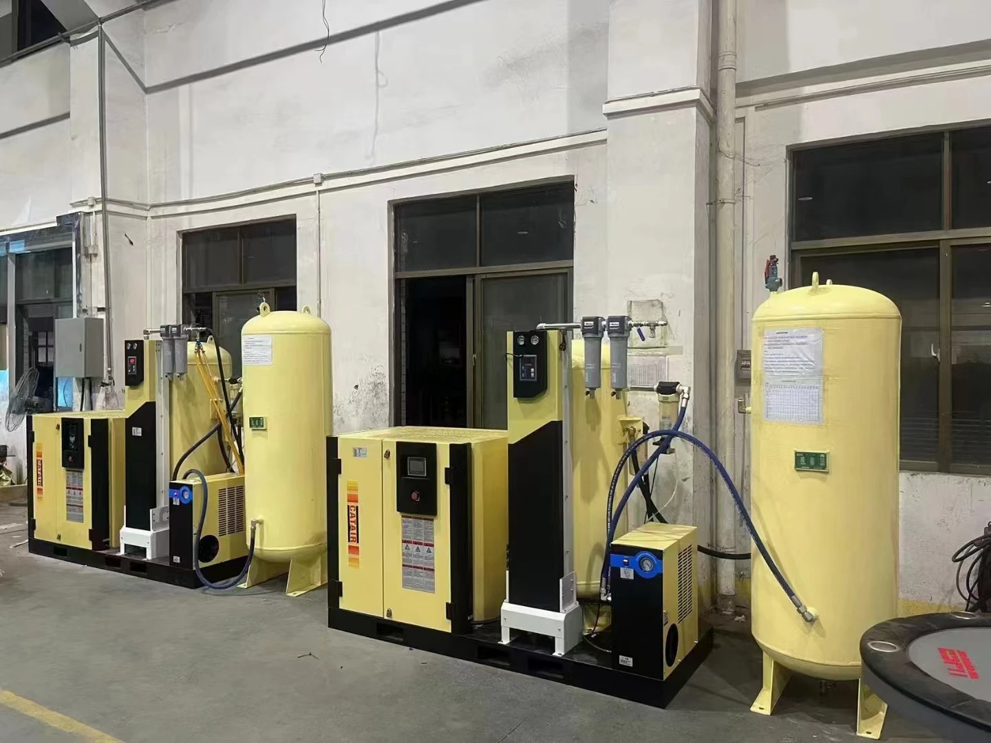 four in one high pressure screw air compressor 1.55 m pa  for fiber laser cutting machine air tank freeze dryer filter