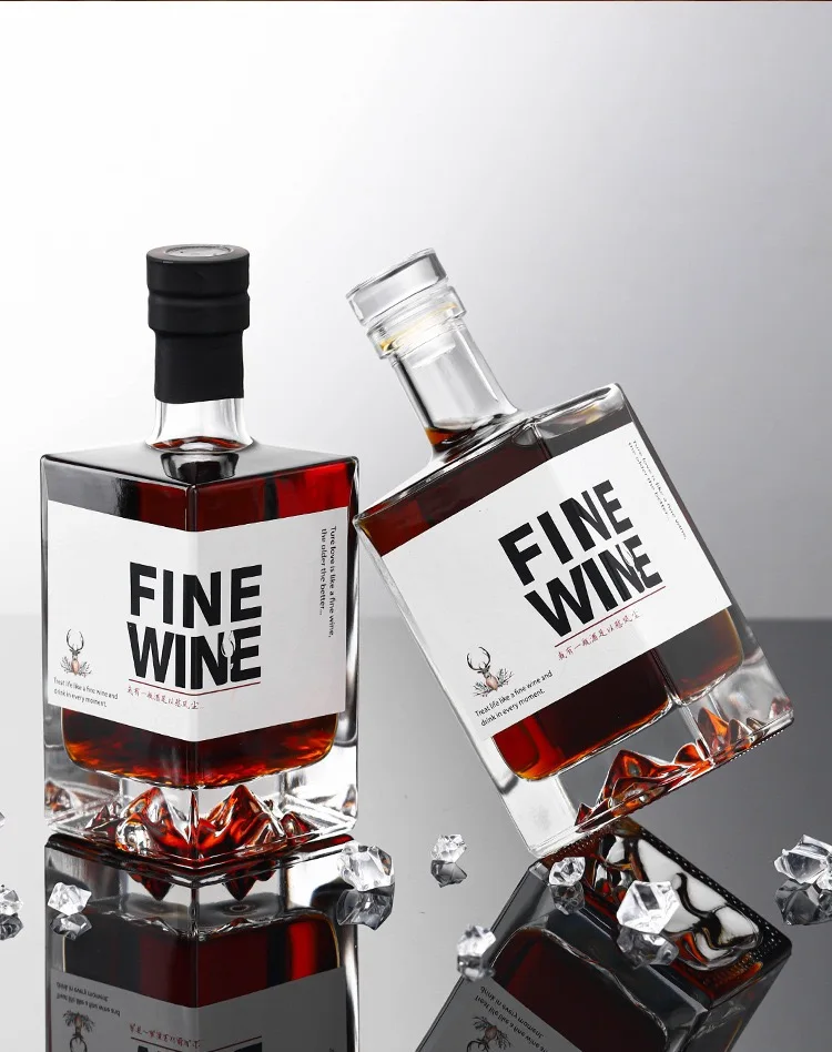 Square bottomed wine bottle, clear glass bottle 500ml, high-end vodka glass bottle family bar liquid storage container
