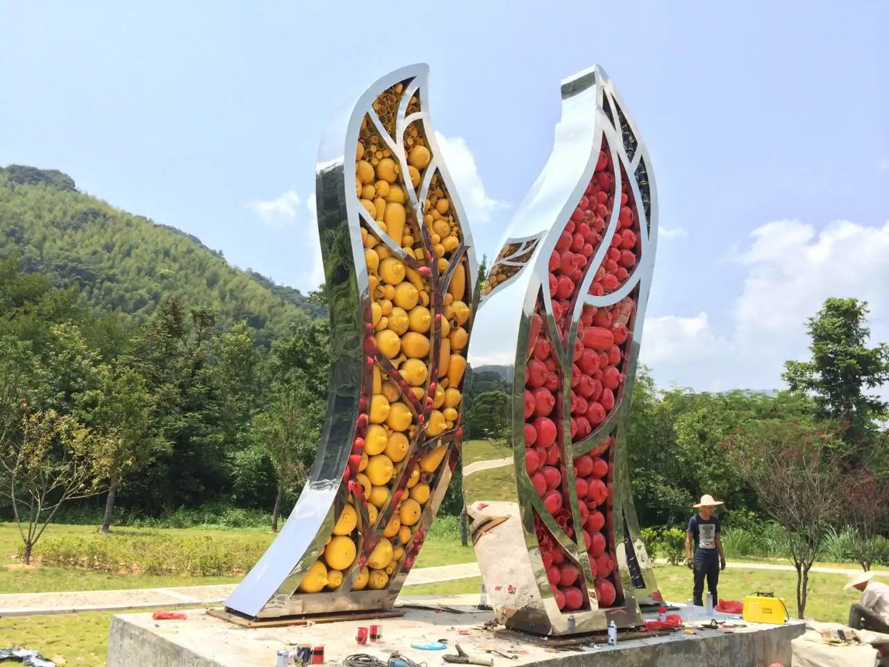 Modern Large Colorful Stainless Steel Sculpture Landscape Decoration Metal Yard Art