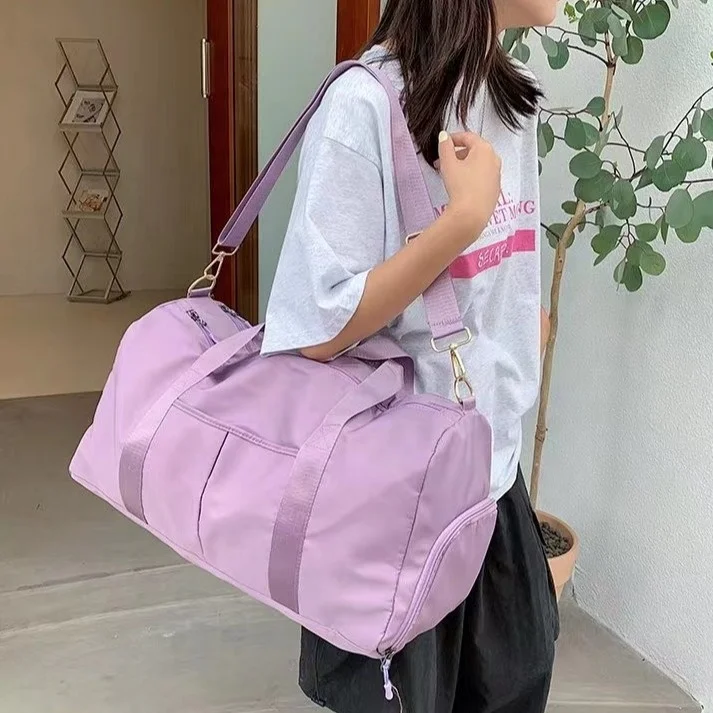 Custom Unisex Gym Bag Wholesale Duffle Bag Trending Designer Waterproof Portable Polyester Luggage Gym Sport Travel Bag