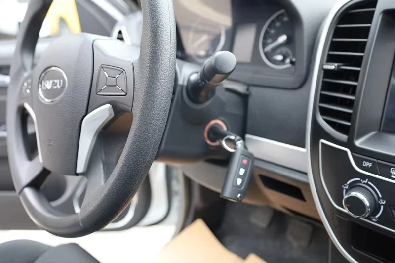 Isuzu 120hp Одиночная кабина 4x4 дизельный мини грузовой автомобиль 4JB двигатель Механическая Трансмиссия Euro 5 эмиссионная стандартная левое рулевое управление распродажа