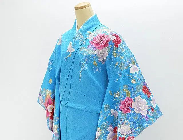 Длинное шелковое кимоно с вышивкой ручной работы