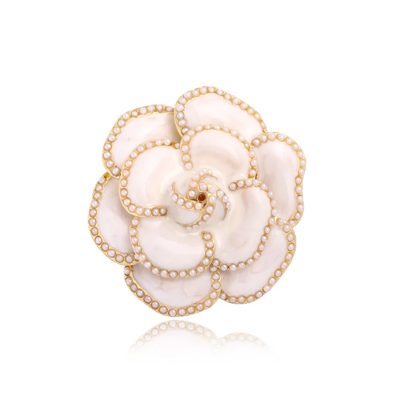 2024 New Fashion Camellia Pearl Brooch High-end Vintage Corsage Cute Metal Pin For Lady