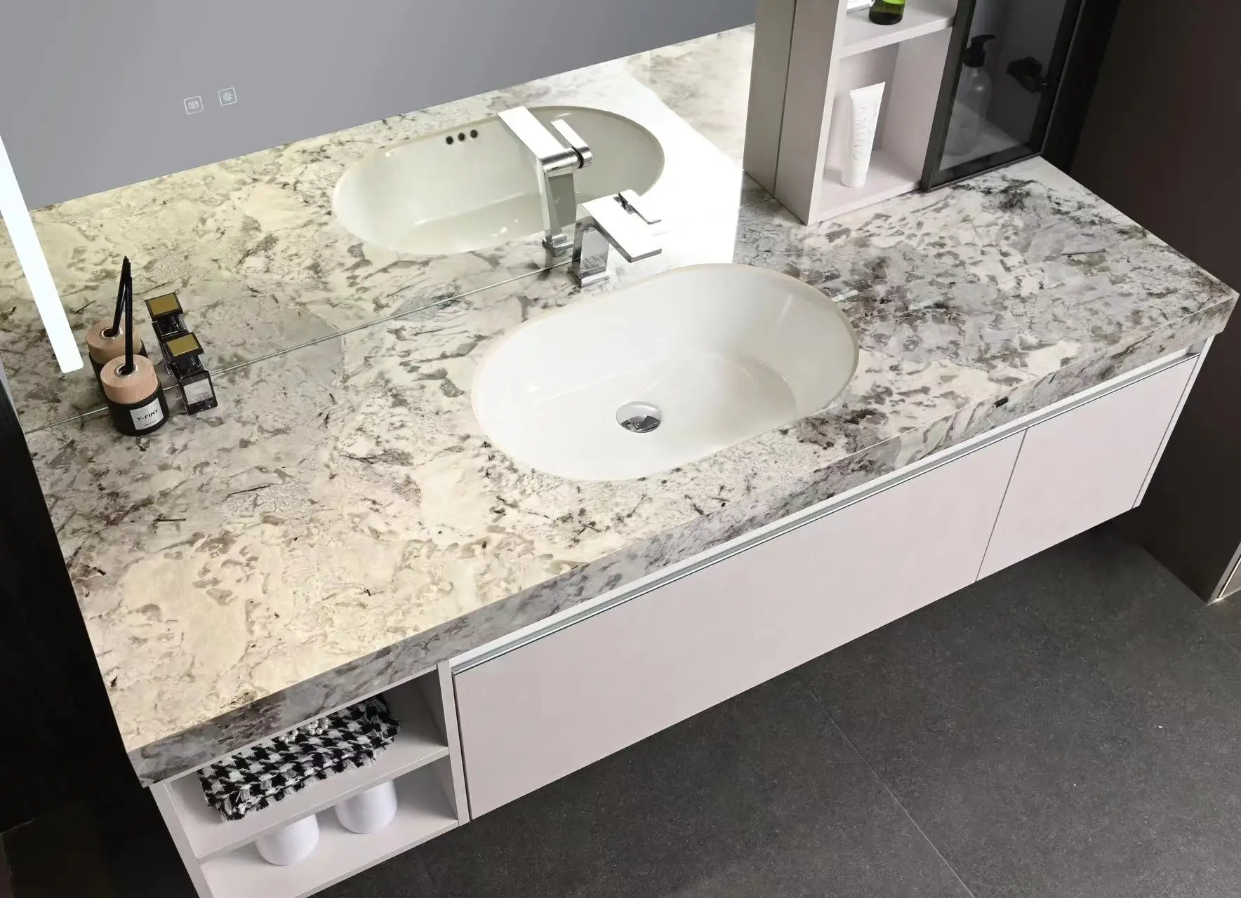 Hotel Washroom Furniture Luxury Solid Wood Floor Mount Bathroom Vanity Units Waterproof Bathroom Cabinet with Smart Mirror