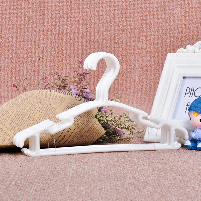 Multi-functional multi-hook wardrobe clothes hanger household plastic baby plastic clothes hanger wholesale