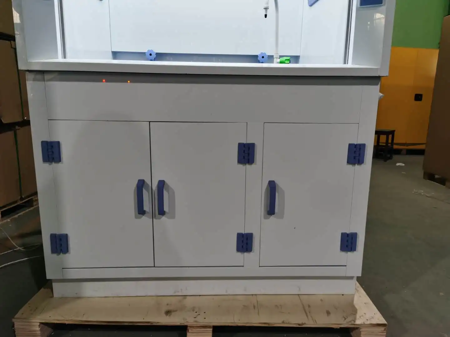 2020 new designed Laboratory PP Fume Hood for labs application.
