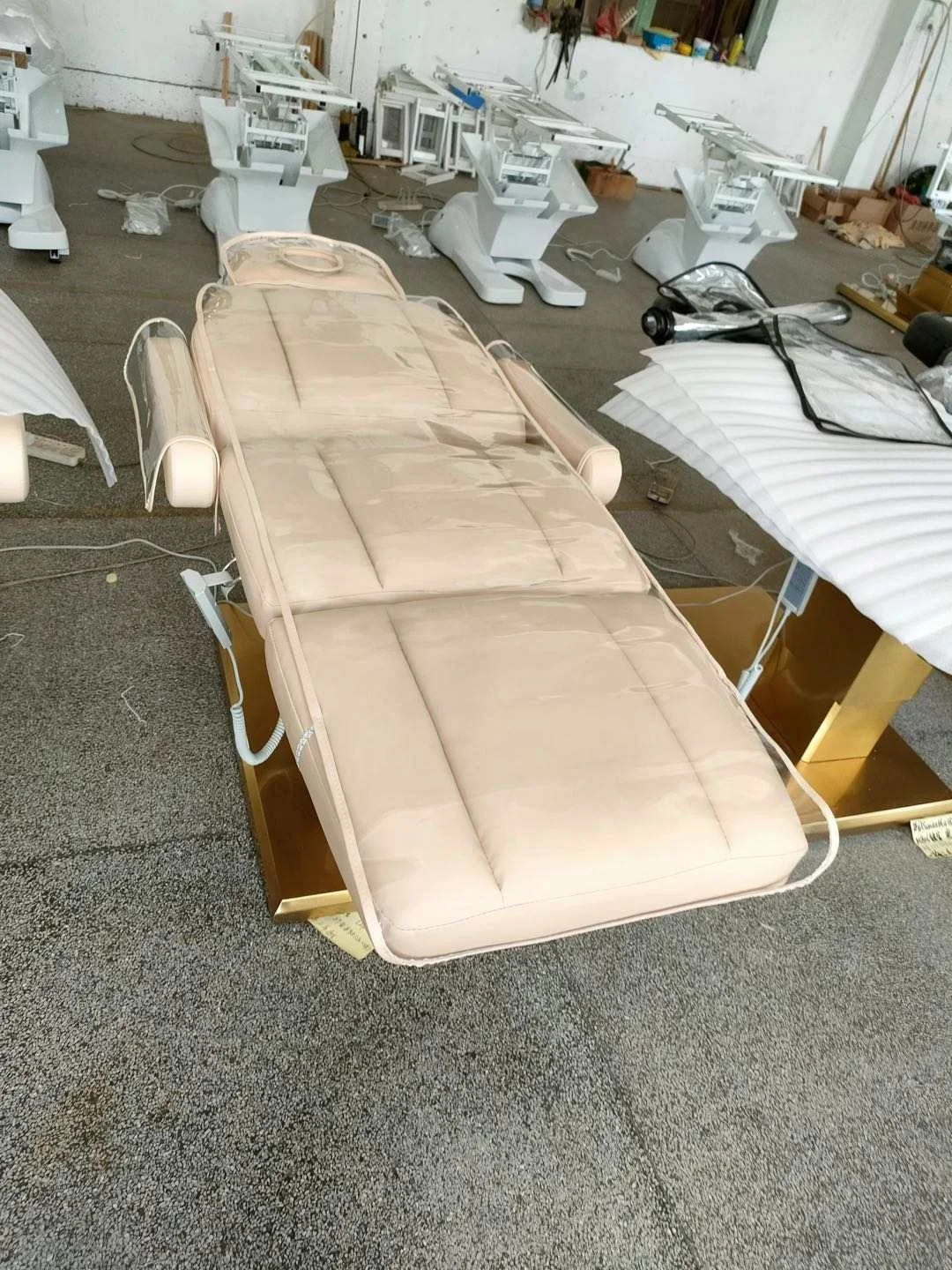 Luxury esthetician equipment massage table salon mascara furniture 3 4 motor lash cosmetic electric spa beauty facial bed