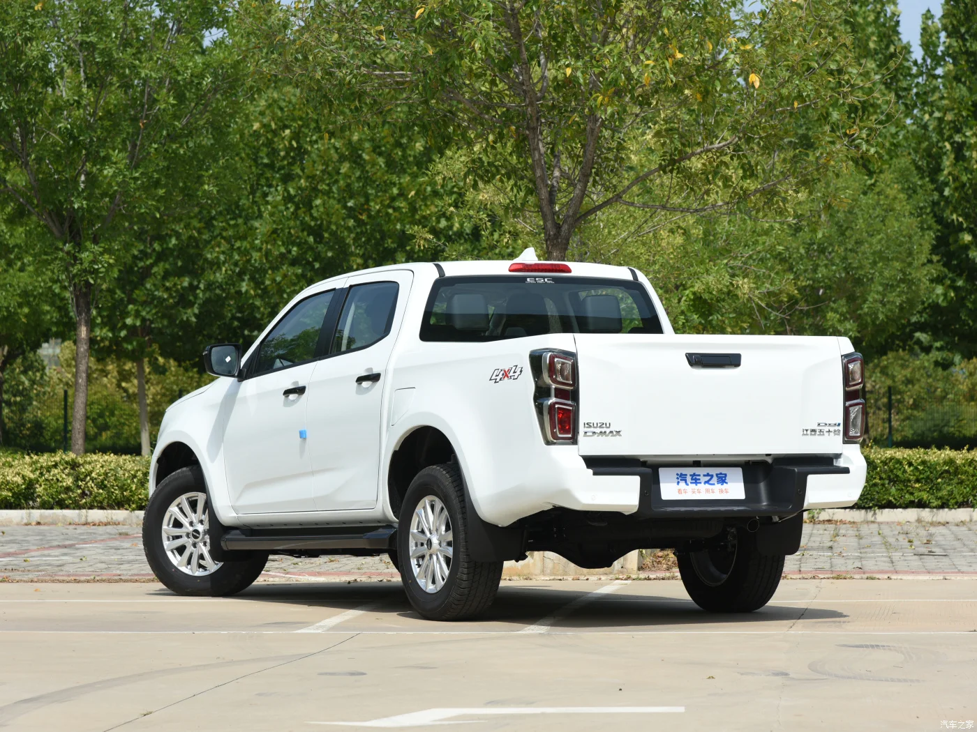 2024 Isuzu D-Max Chinese Pickup Truck 2.5l 121hp Diesel Used Cars 5 Seats Isuzu Pickup Low Price Diesel Pickup Vehicle