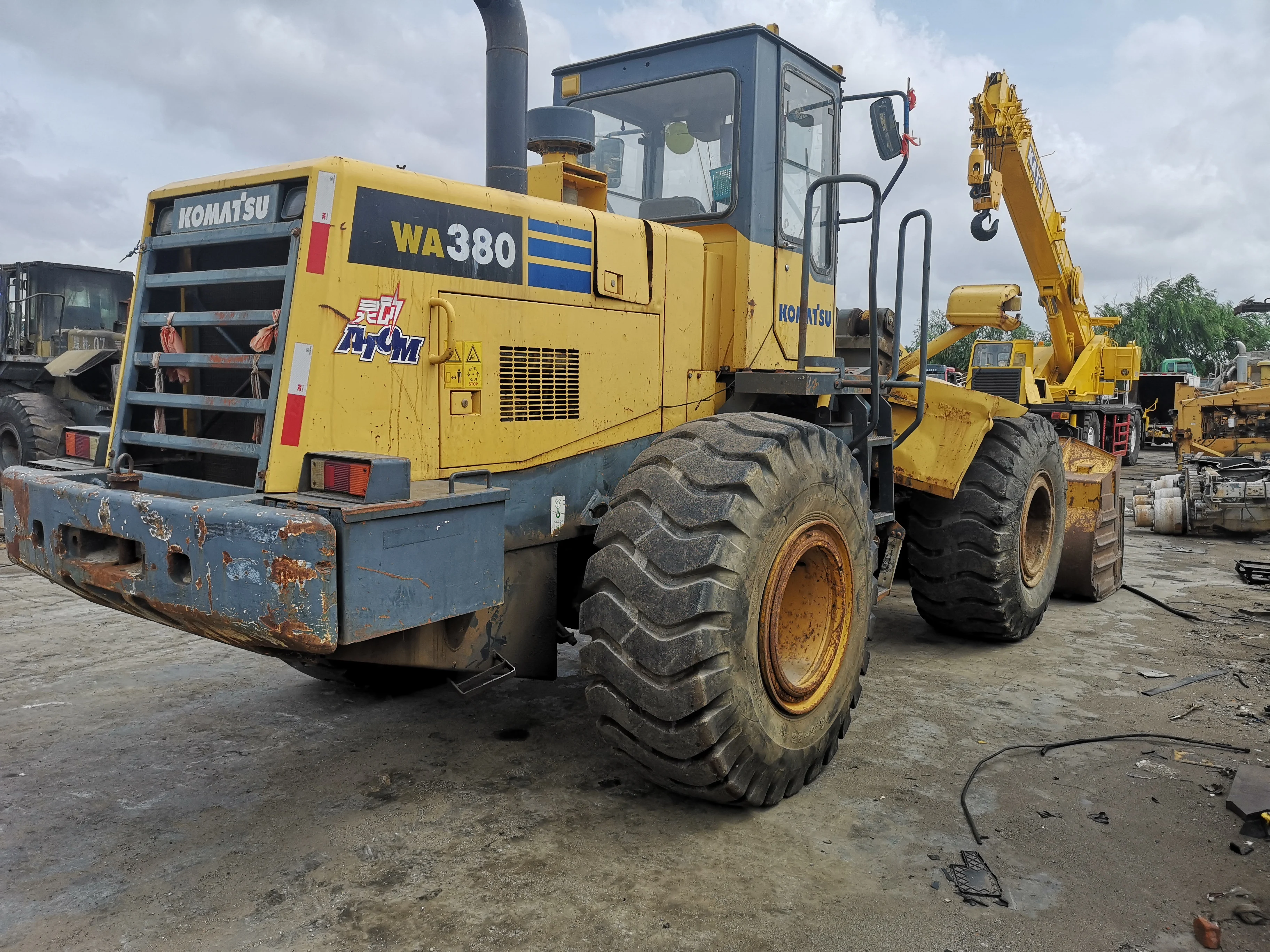 factory hot sale used komatsu wa380-3 front end wheel loader in shanghai yard