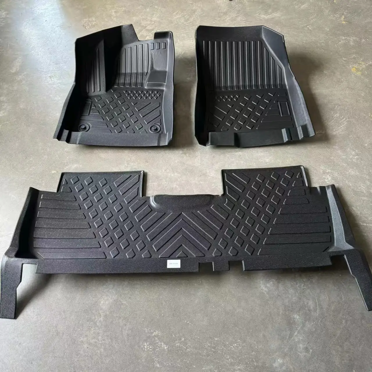 Supplier full set luxury universal new design floor car mats 3 pieces PVC carpet set for car pisos alfombras para auto