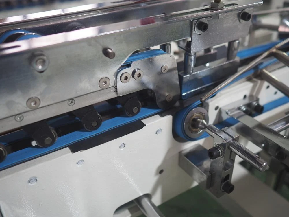 High Speed Automatic Mini Box Small Carton Folding Gluing Machine