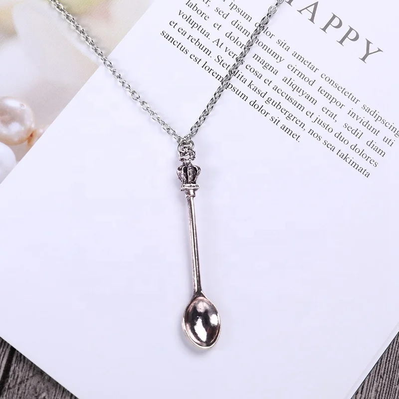 2022 Hot Selling Exquisite Jewelry Pendant Women Crown Mini Classic Spoon Necklace