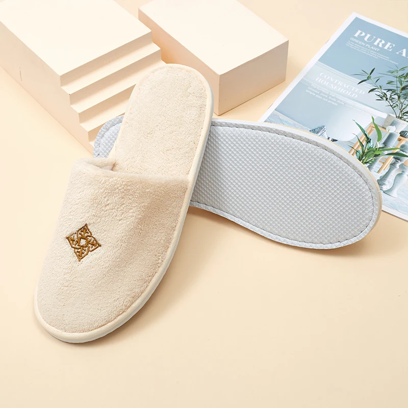 Cheap Wholesale Luxury Slippers For Hotel Room Cheap Disposable Unisex Slippers Custom With Logo For Spa And Bath