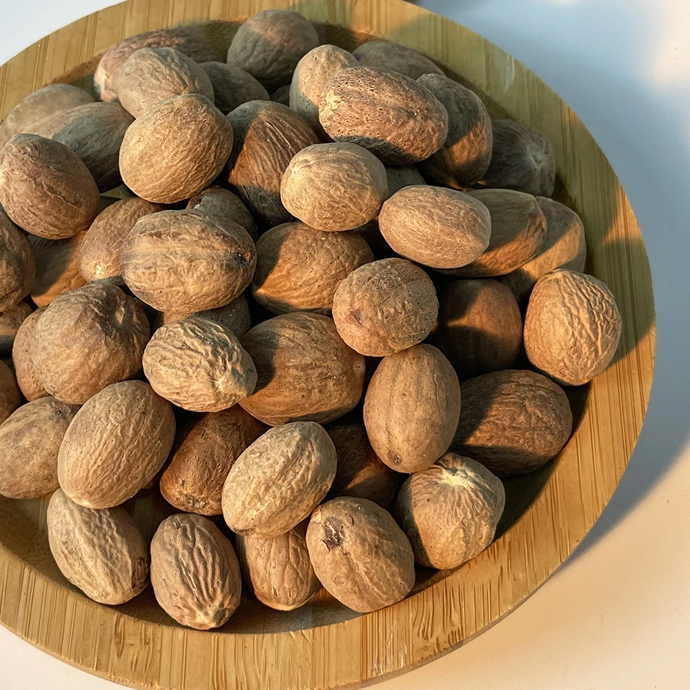 Лидер продаж 2021 экспортные качественные травы и специи коричневого цвета сушеные фасоль или порошок Muscade мускатный орех для оптовой продажи