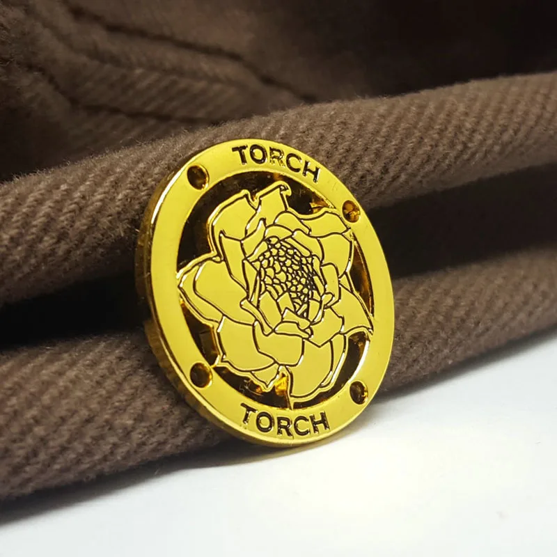 Best Selling Clothing Hardware Metal Brand Tags Zinc Alloy Metal Logo Trademark High Quality Clothing Metal Label With Logo