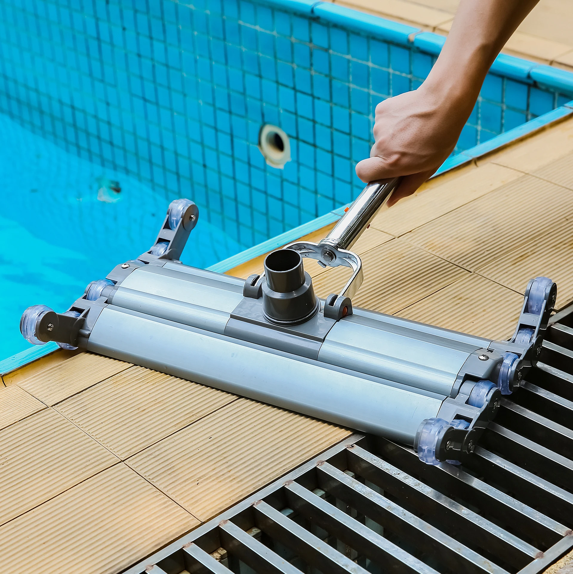 Deluxe Aluminum Alloy 18' Swimming Pool Vacuum Cleaner Brushes Flexible Vacuum Head Pool cleaning tool