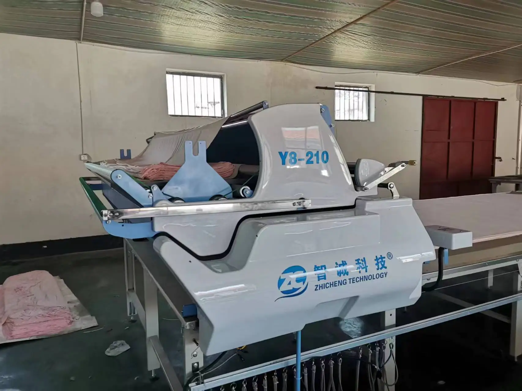 High Efficiency Automatic Cloth Spreader One Year Warranty Fabric Spreading Machine Factory Price