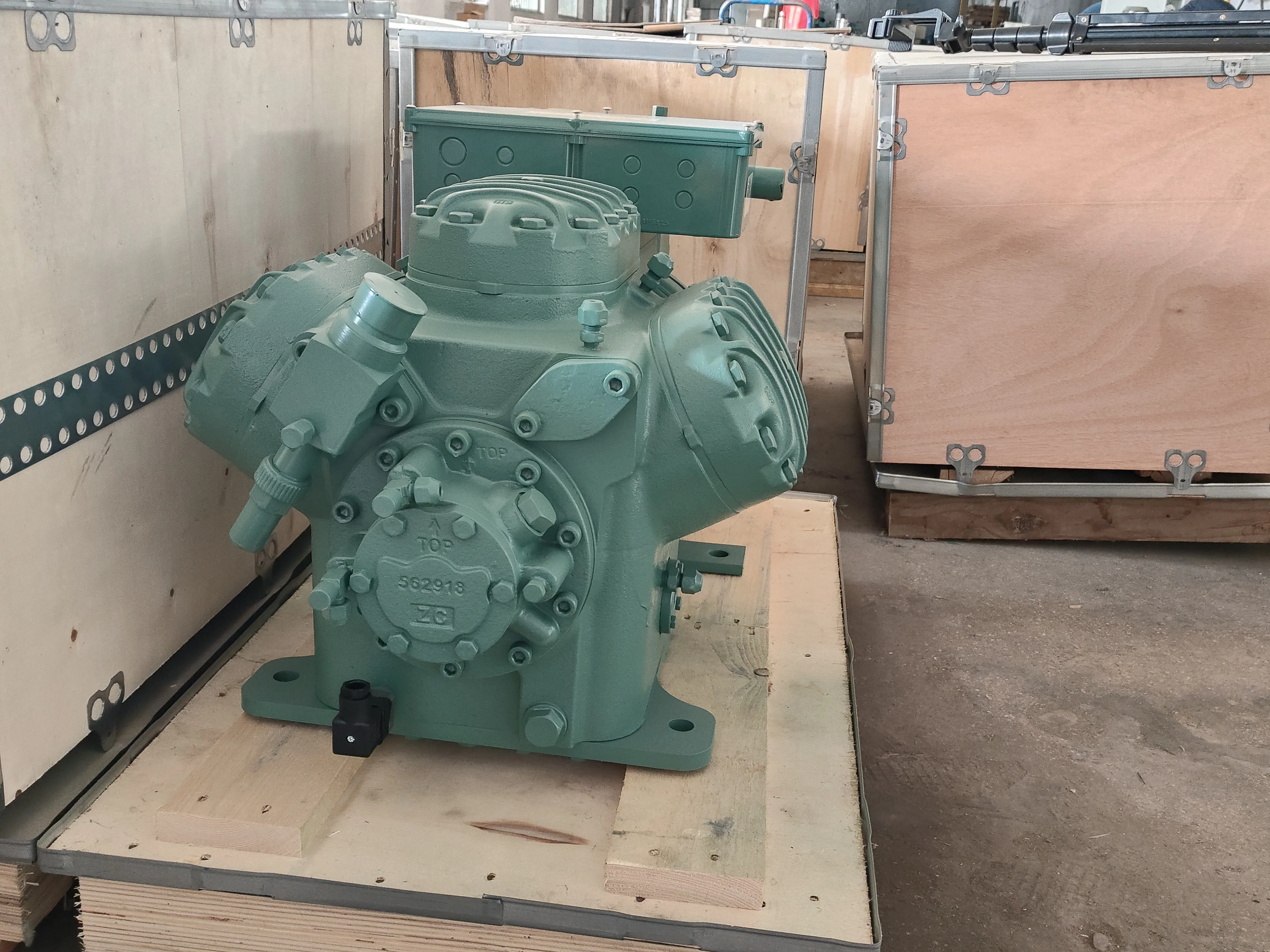 New Cold Storage Air Cooler for industrial Use Refrigerant Parts 06DR7250DC0600 Original Semi-Closed Piston Compressor