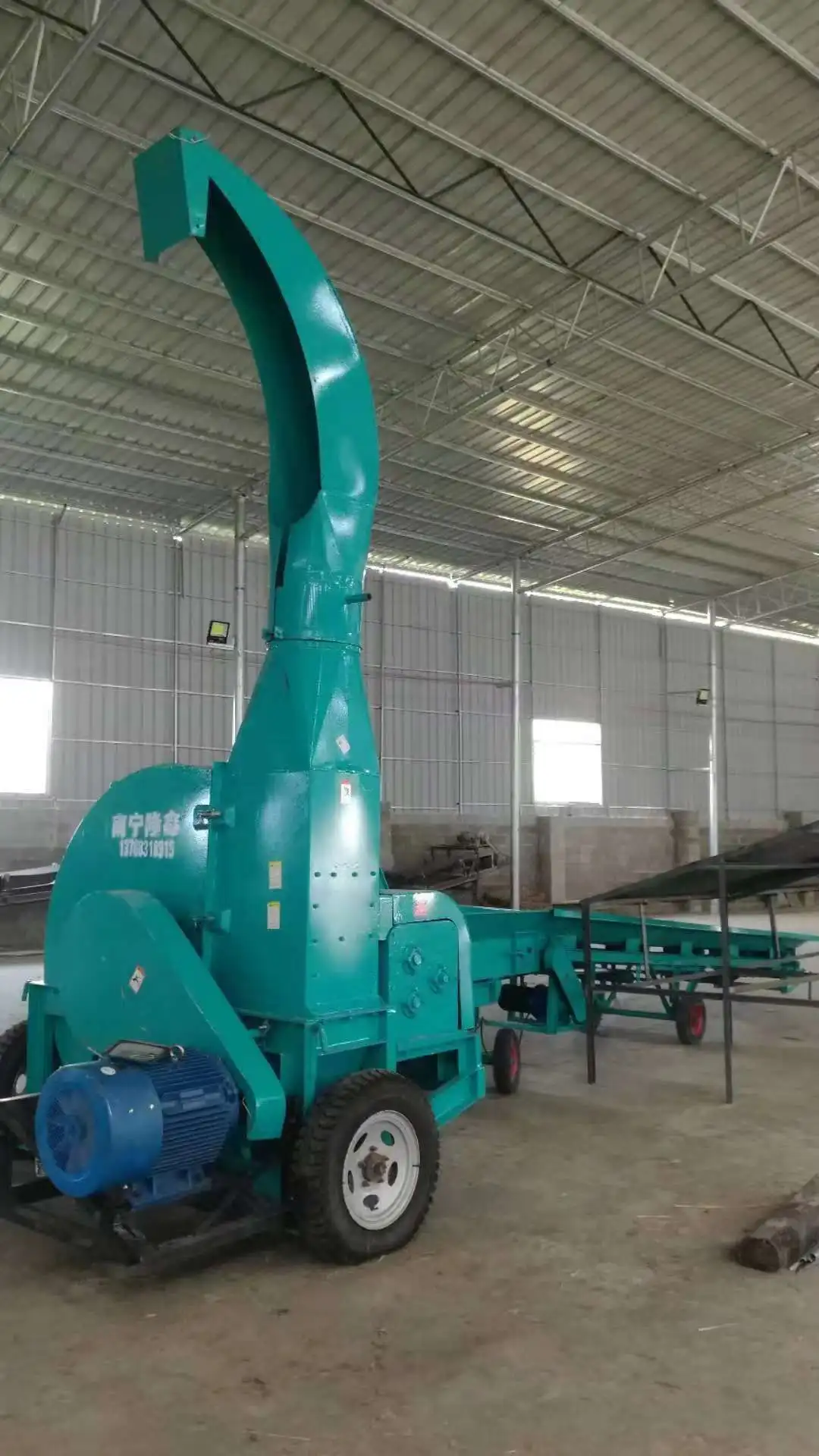 Poultry Equipment Low Energy Consumption Vertical Low Granule Screw animal feed processing plant Feed Processing Machine